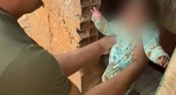 Bebê é encontrado em barraco improvisado às margens de ribeirão, em Goiânia; mãe foi morta